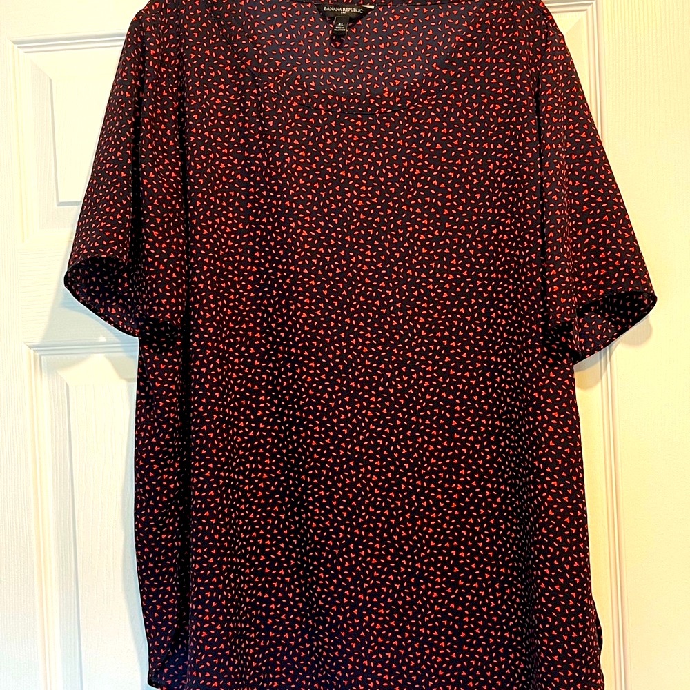 🍊Banana Republic Outlet Women’s Navy and Red Patterned Blouse XL🍊